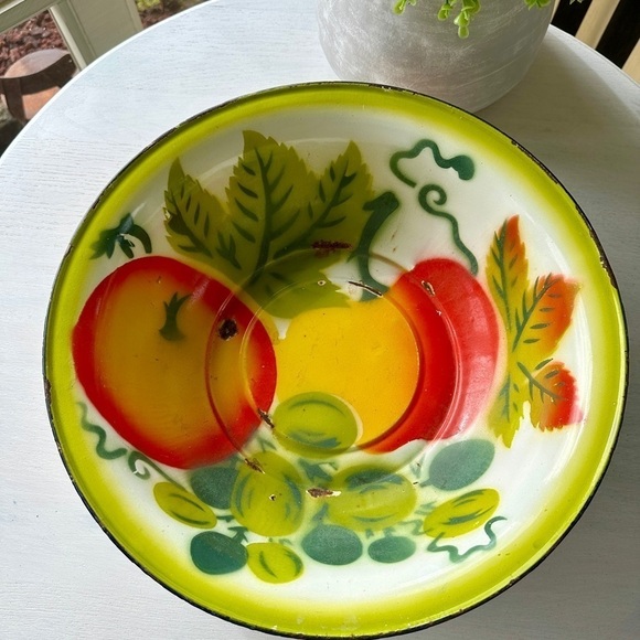 1950’S JAPANESE ENAMELWARE BOWL. “BUMPER HARVEST” FRUIT DESIGN. COLLECTIBLE BOWL - Picture 3 of 7